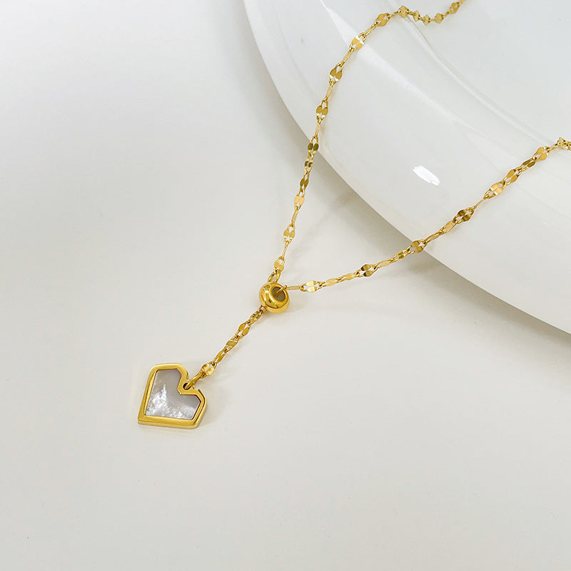 Collana Minimalista a Cuore in Acciaio al Titanio con Intarsio in Madreperla da Donna — Lunga Catena a Scomparsa Regolabile per Maglioni e Clavicola