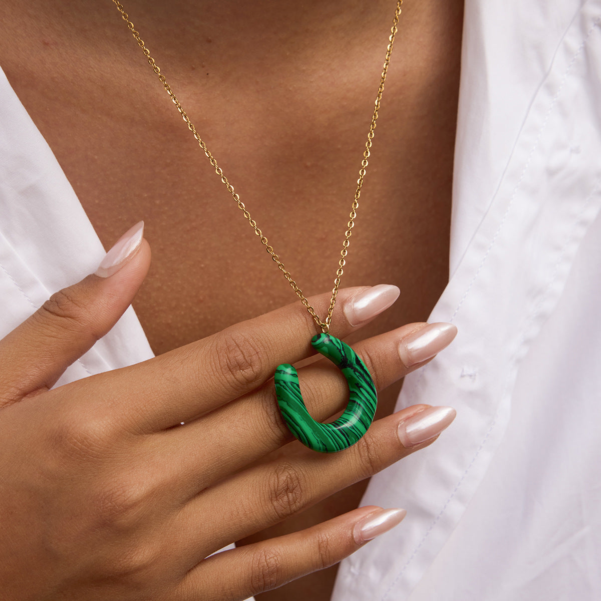 Collana con pendente a U in acciaio inossidabile placcato oro 18 carati con occhio di tigre, stile vintage, da donna