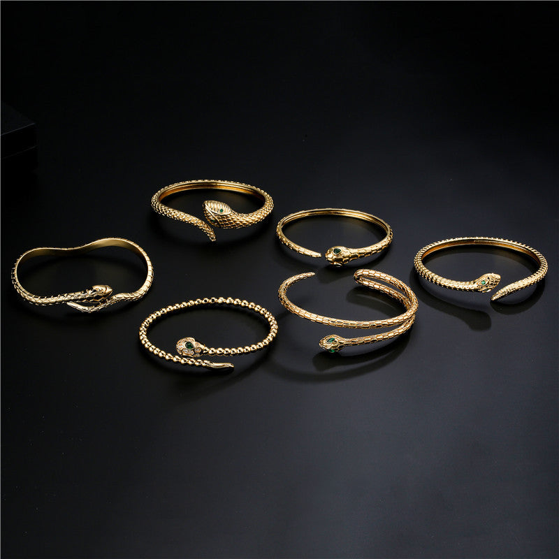 Bracciale Bohemien Geometrico a Serpente Attorcigliato da Donna in Rame con Placcatura in Oro 18K e Dettagli Micro-Pave