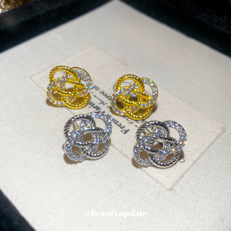 Orecchini a perno con fiori minimalisti con intarsio in zirconi su perni in acciaio inossidabile per donna, orecchini eleganti leggeri a cerchio con design a fiore vuoto