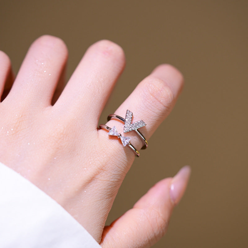 Anello da donna regolabile a dito aperto minimalista con fascia in rame placcato oro e design a lettera geometrica