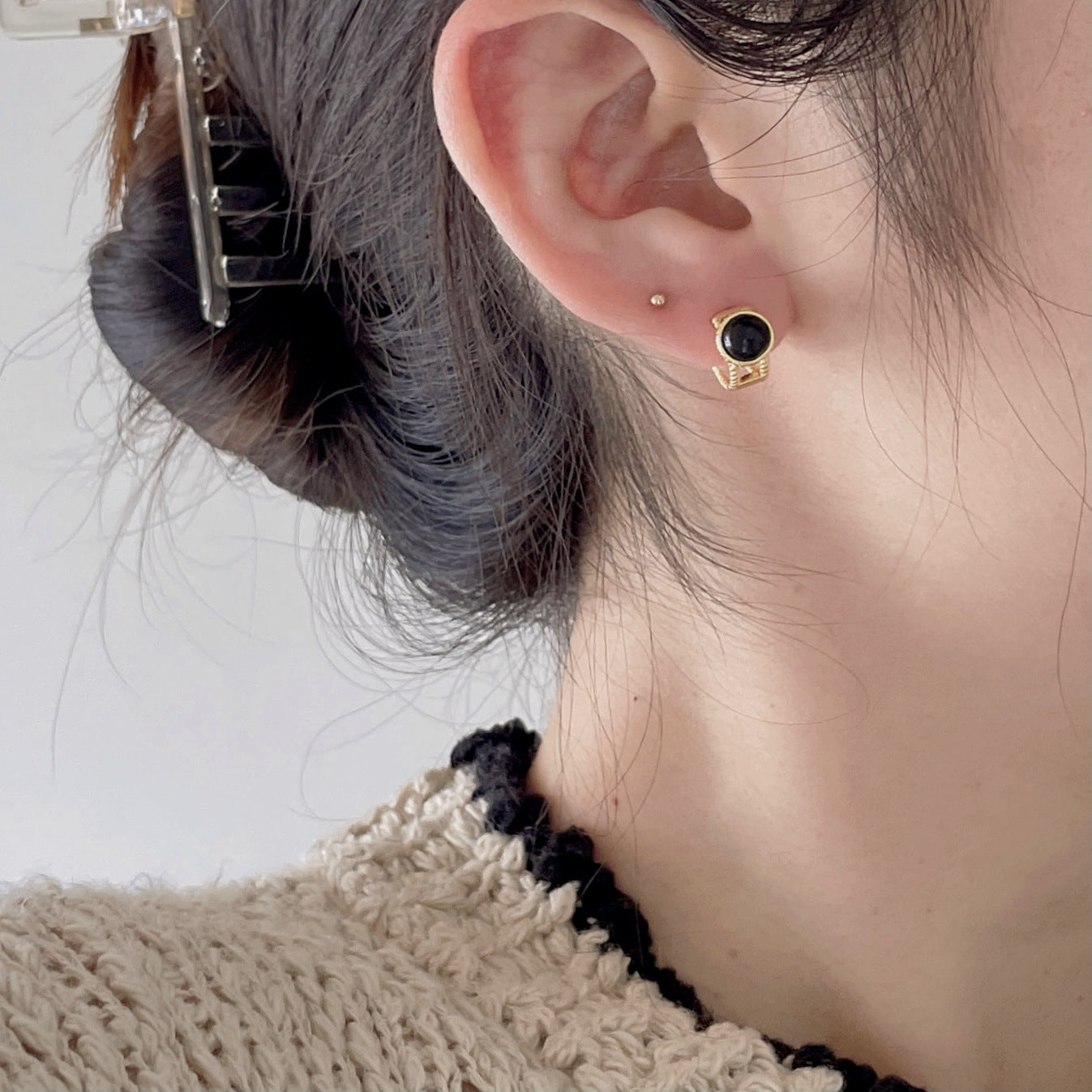 Aretes de ónix negro geométricos minimalistas en plata de ley 925 con acabado chapado