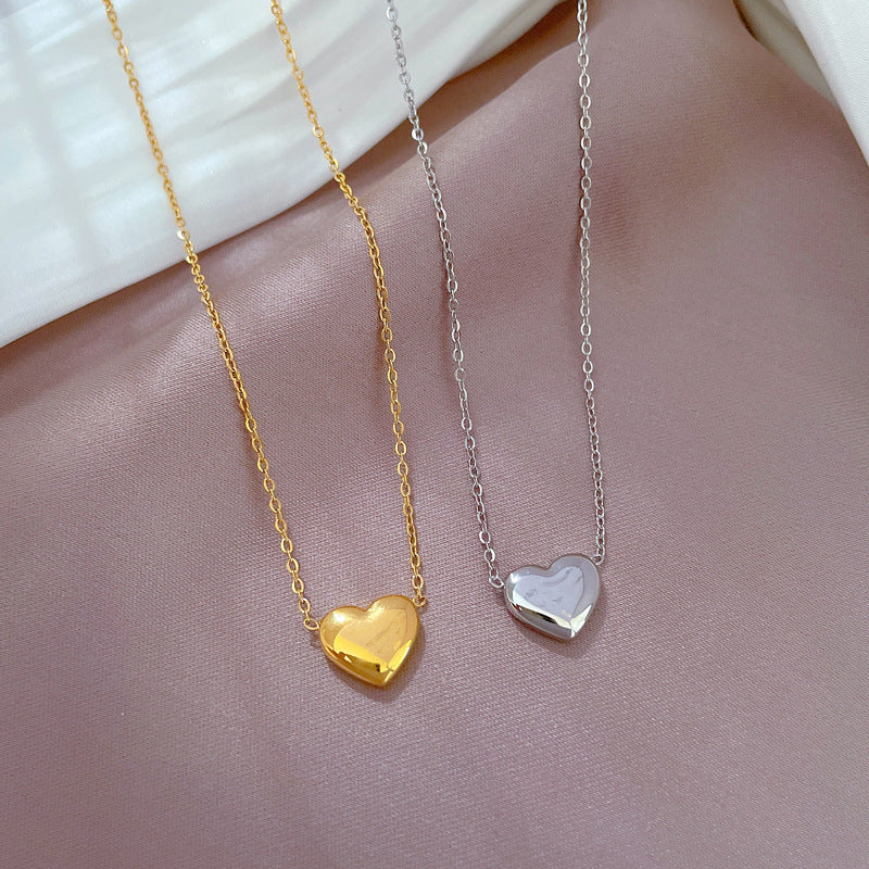 Gargantilla dulce, fresca, con baño de titanio y diseño de corazón geométrico para mujer
