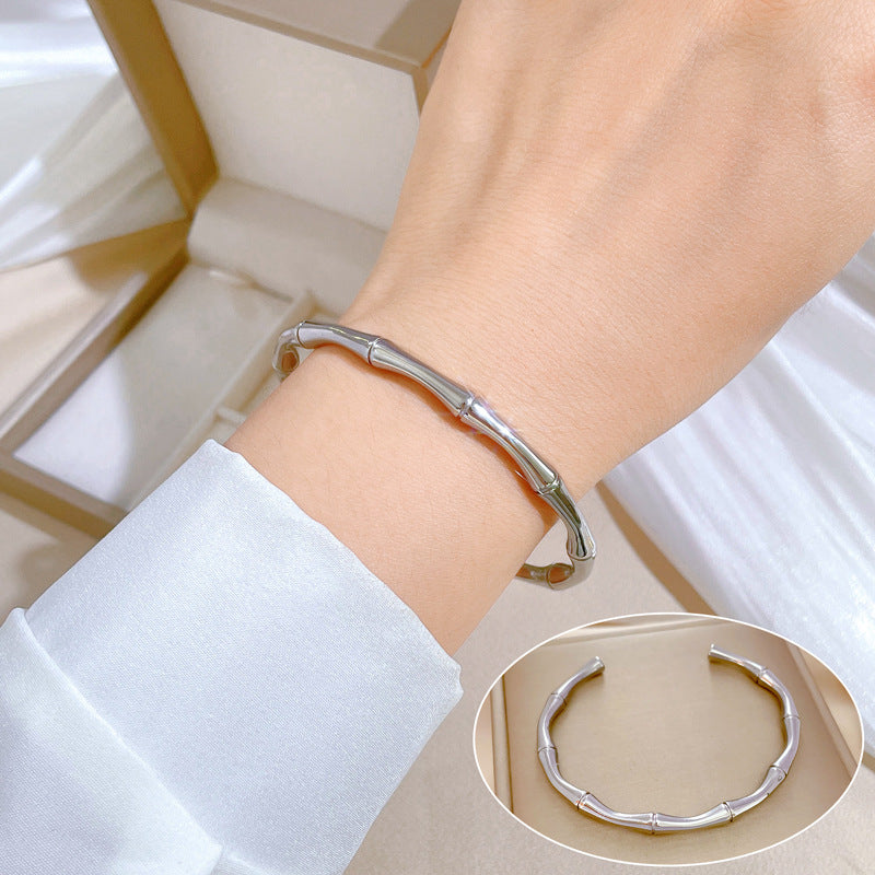 Minimalist Luxury Titanium Steel Bracelet with Mother-of-Pearl Smile Charm
