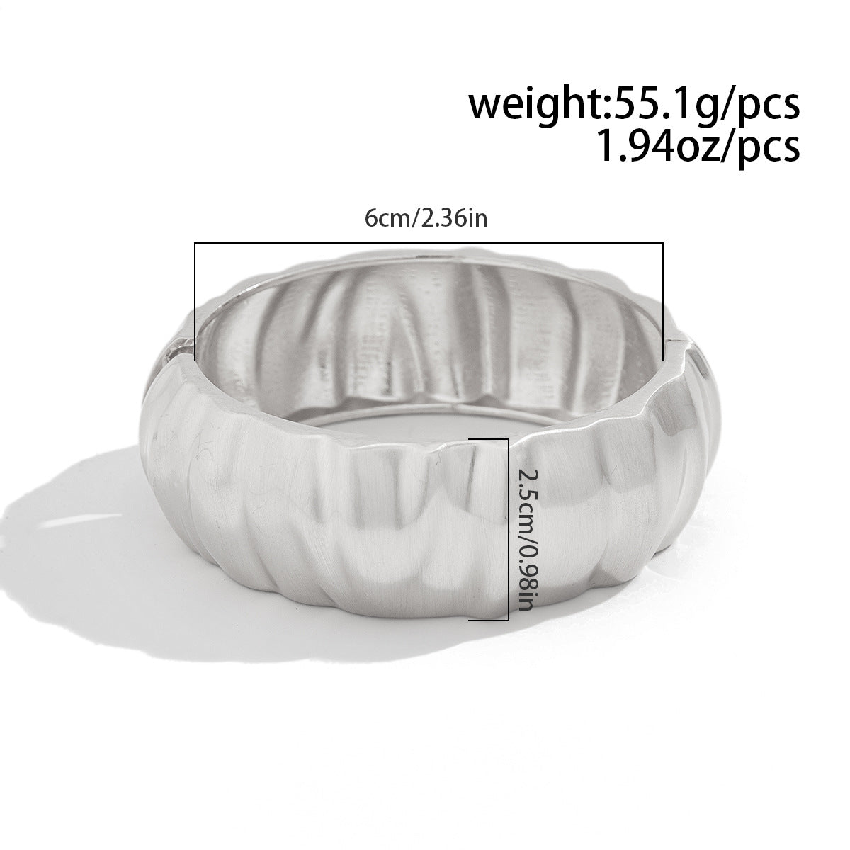 Bracciale geometrico minimalista in lega da donna con finitura placcata e design a polsino aperto