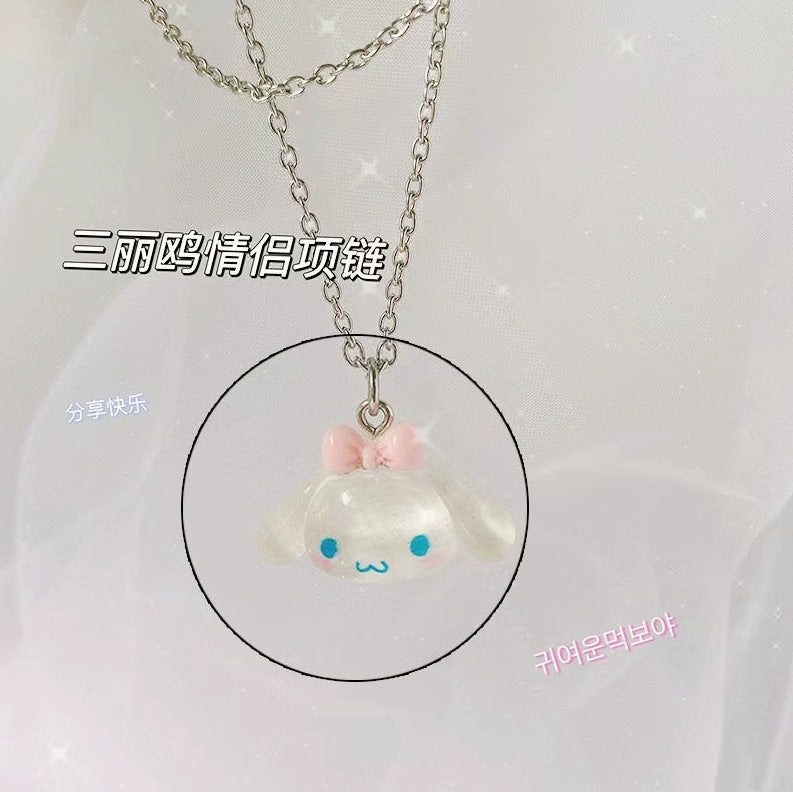 Collar con colgante de resina de personaje de dibujos animados minimalista para niños con acabado de esmalte y cadena tipo caja