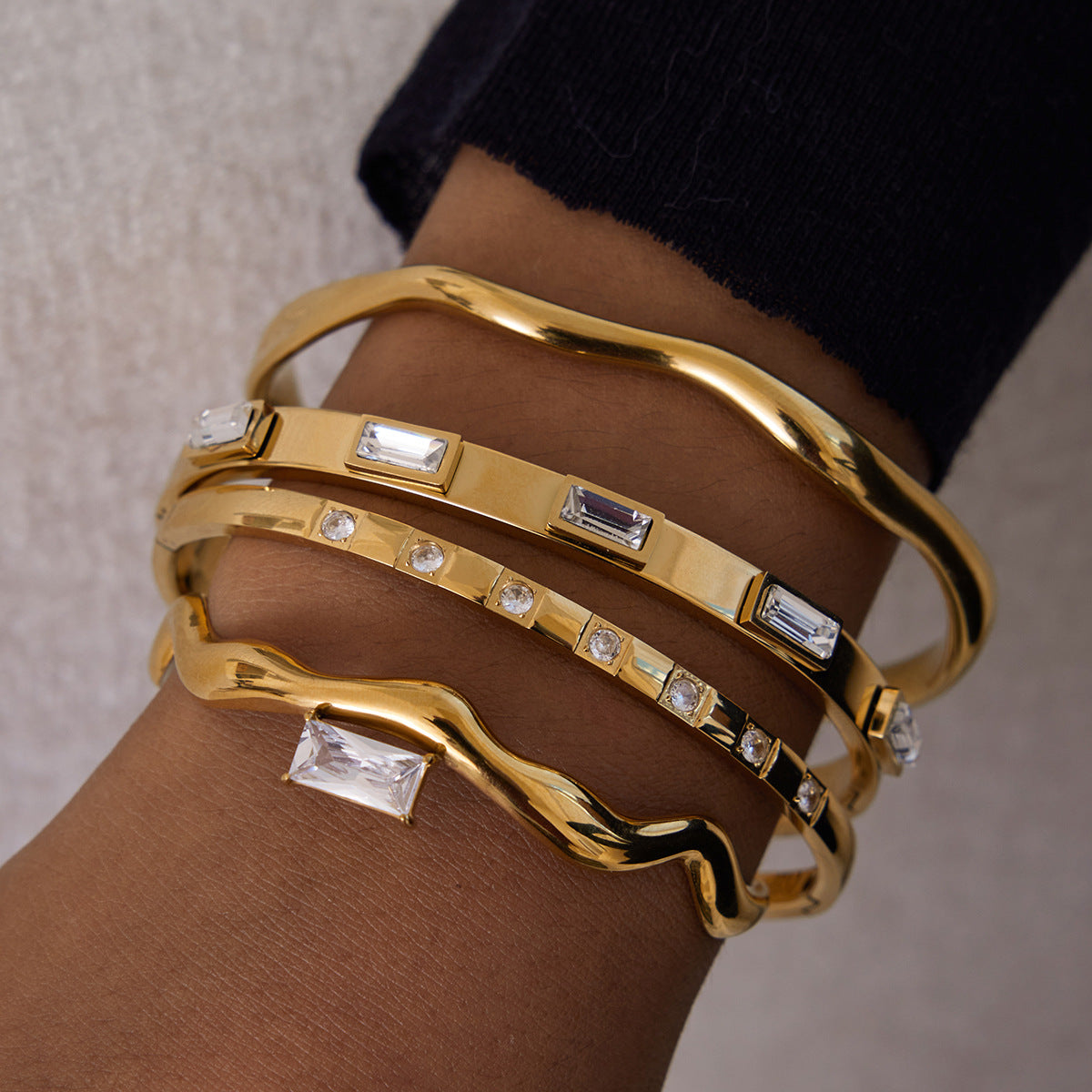Pulsera geométrica cuadrada minimalista de acero de titanio para mujer con acabado chapado, brazalete de lujo ajustable de acero inoxidable