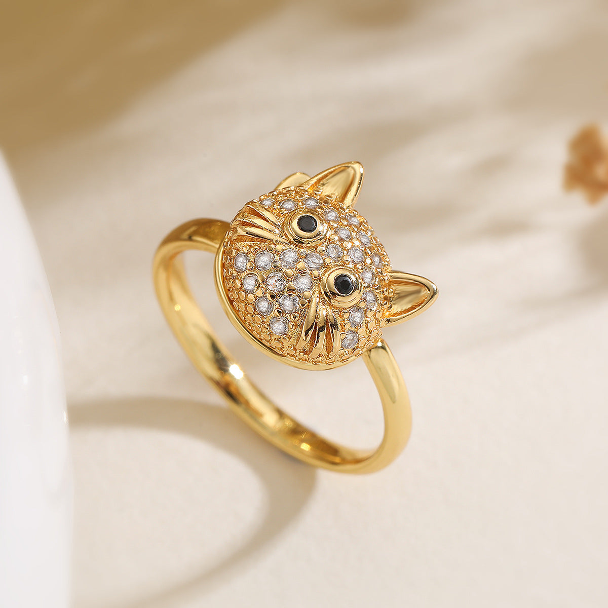 Anello in rame girevole a forma di farfalla floreale con placcatura in oro 18K e intarsio in zircone da donna, anello geometrico minimalista alla moda