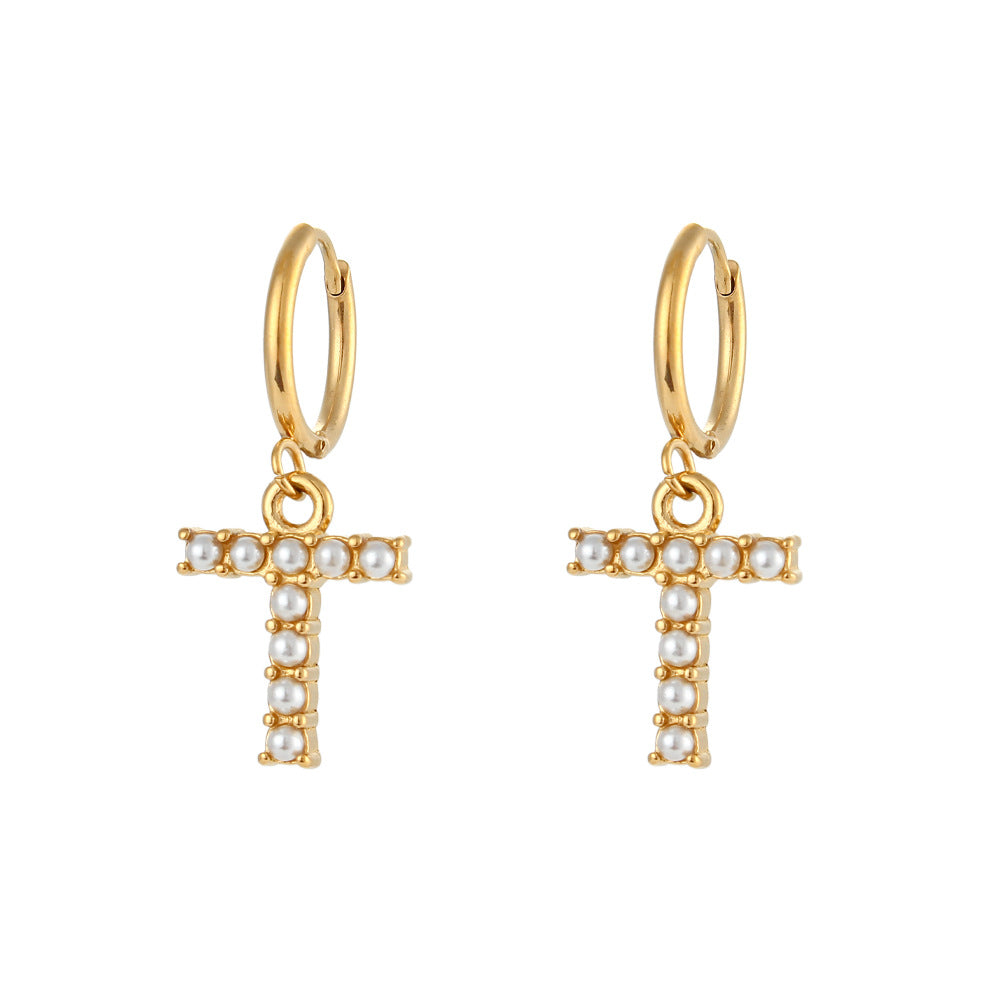 Orecchini a perno a forma di lettera dal design minimalista per donna in acciaio inossidabile con placcatura in oro 18 carati e dettagli in perle