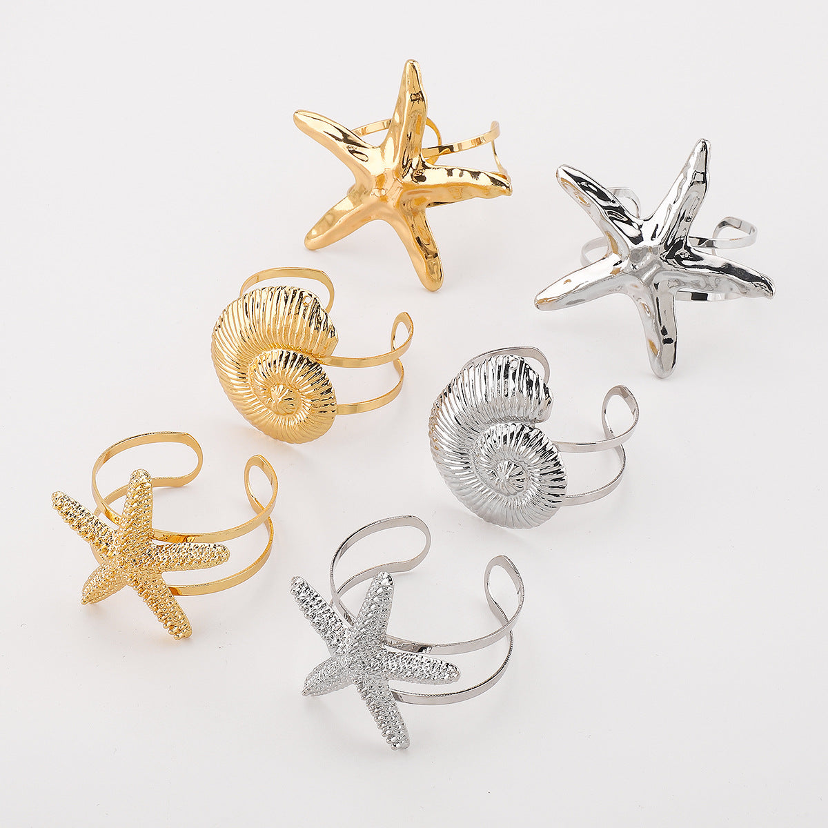 Pulsera Abierta Minimalista de Aleación con Acabado Chapado, Diseño de Estrella de Mar y Concha, Ideal para Vacaciones en la Playa