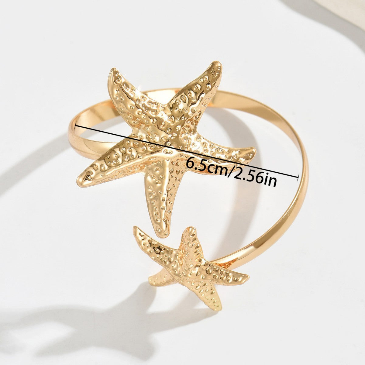 Pulsera de Estrellas de Mar Minimalista Geométrica para Mujer en Aleación de Zinc con Acabado Chapado, Brazalete Abierto Ajustable