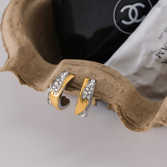 Orecchini a cerchio a C geometrici in acciaio inossidabile con strass da donna con finitura placcata per un look minimalista di lusso