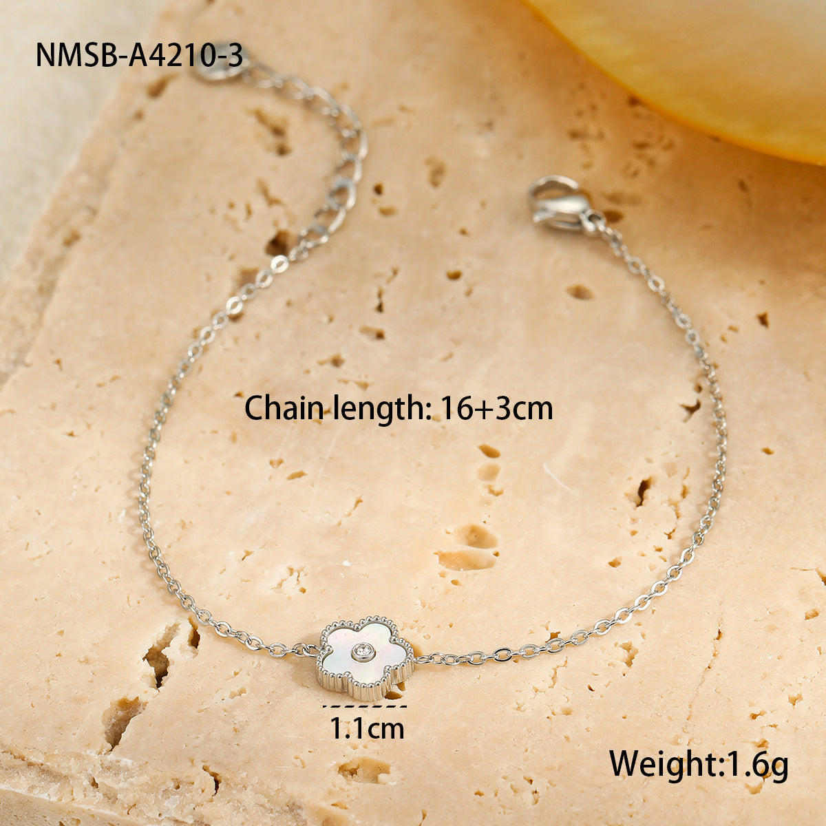 Fashion Minimalist Five-Petal Flower Mother-of-Pearl Pendant Necklace Set in Stainless Steel with Plated Finish