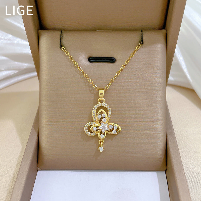 Collana con pendente a farfalla delicata da donna in acciaio inossidabile a doppio strato con design cavo e strass Catena clavicola elegante