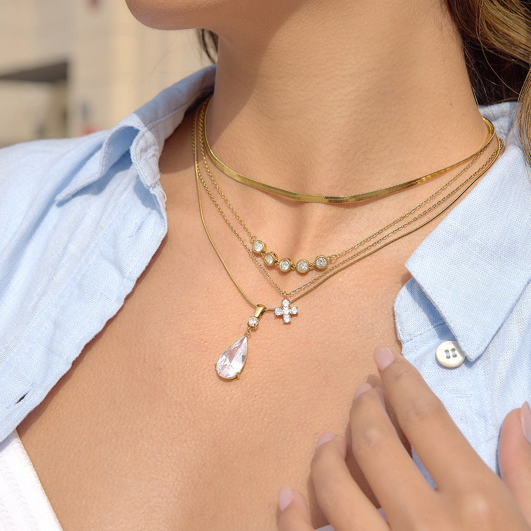 Elegante collar de acero inoxidable con colgante geométrico de circonita cúbica en forma de lágrima, chapado en oro PVD, para mujer