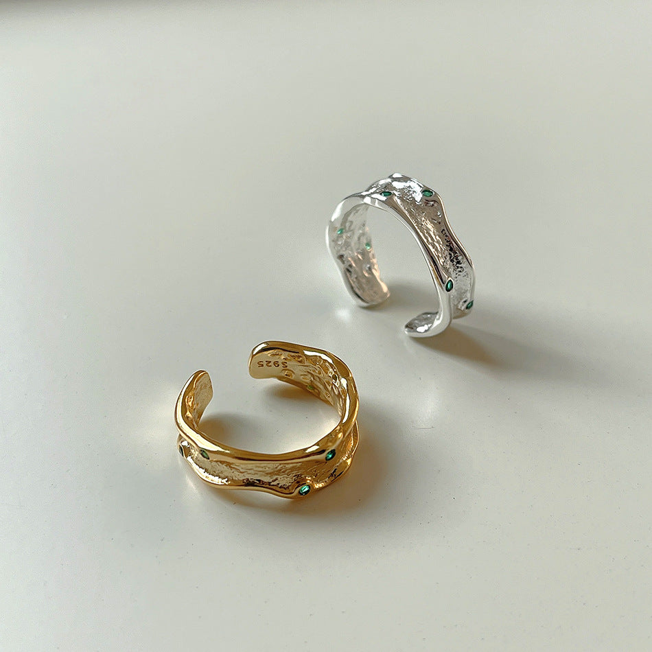 Anello asimmetrico irregolare in argento sterling S925 da donna con superficie testurizzata e design a catena