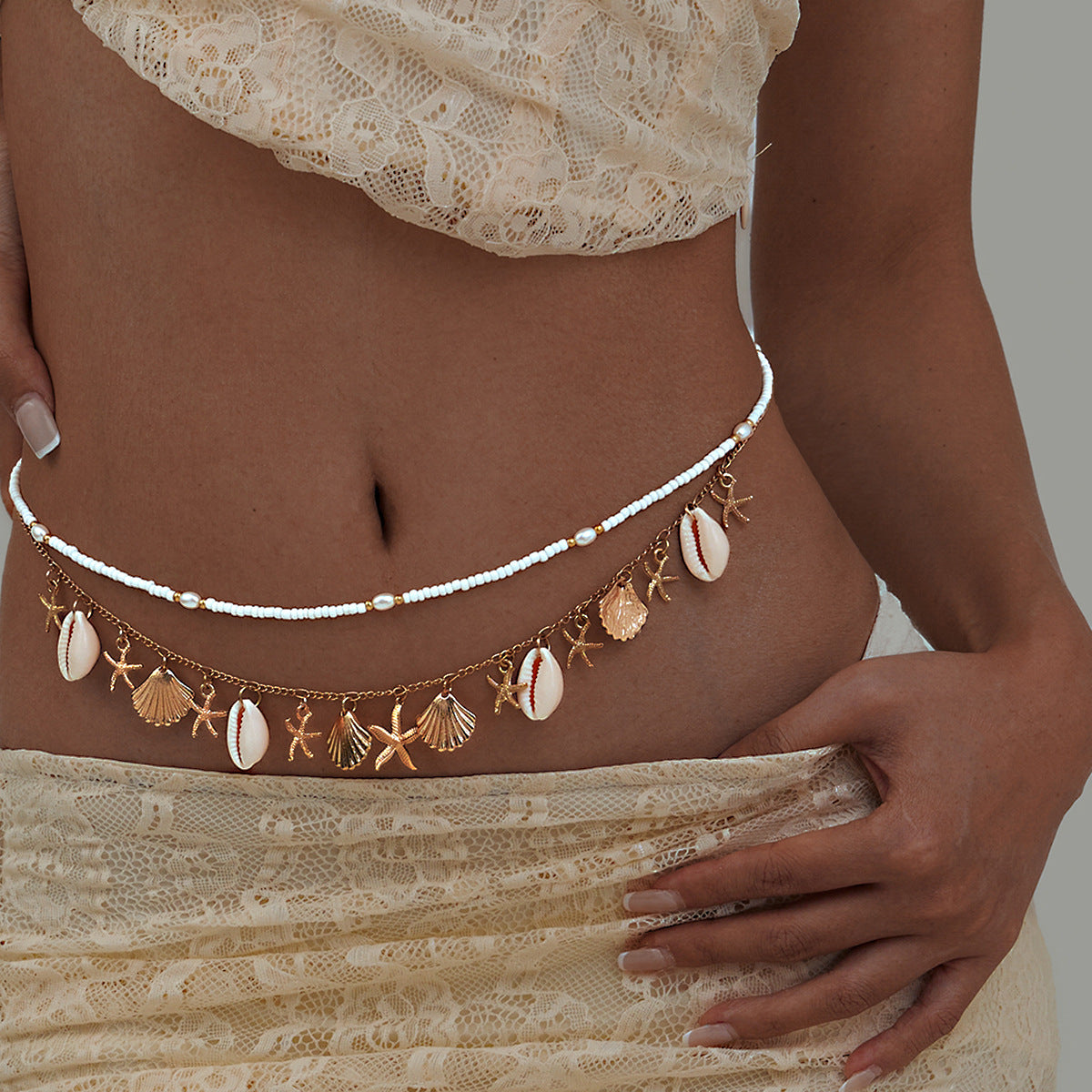 Catena in vita da donna stile boho con nappe e conchiglie, perline a forma di stella e ciondolo a ventaglio in abalone in metallo