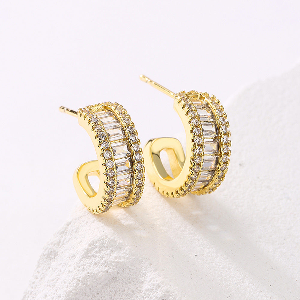 Orecchini da donna geometrici minimalisti a semicerchio a C in ottone con placcatura in oro 18 carati e zirconi micro-pavé