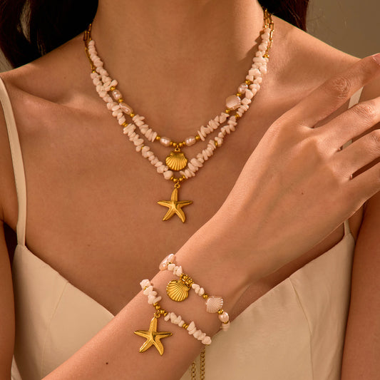 Collana con Ciondolo a Conchiglia e Stella Marina Ispirata all'Oceano, alla Moda, in Acciaio al Titanio con Placcatura in Oro 18K per Donna