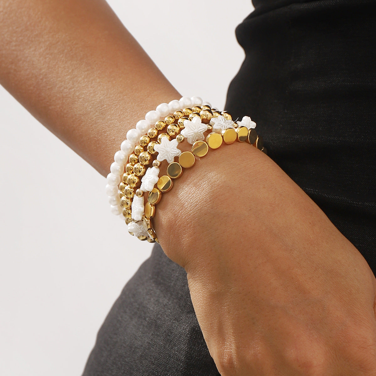 Set di braccialetti multistrato con perle artificiali a forma di cuore geometrico, perle CCB, dolce e grintoso, per donna