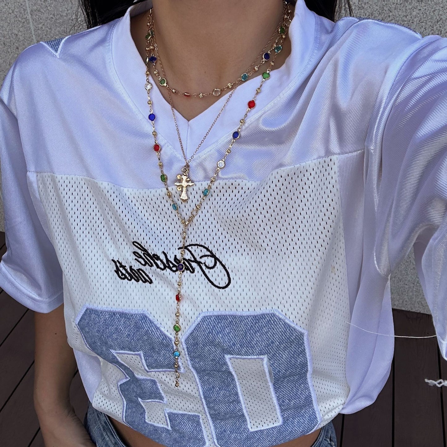Collana da donna casual colorata a doppio strato con pendente geometrico a croce e nappa a Y