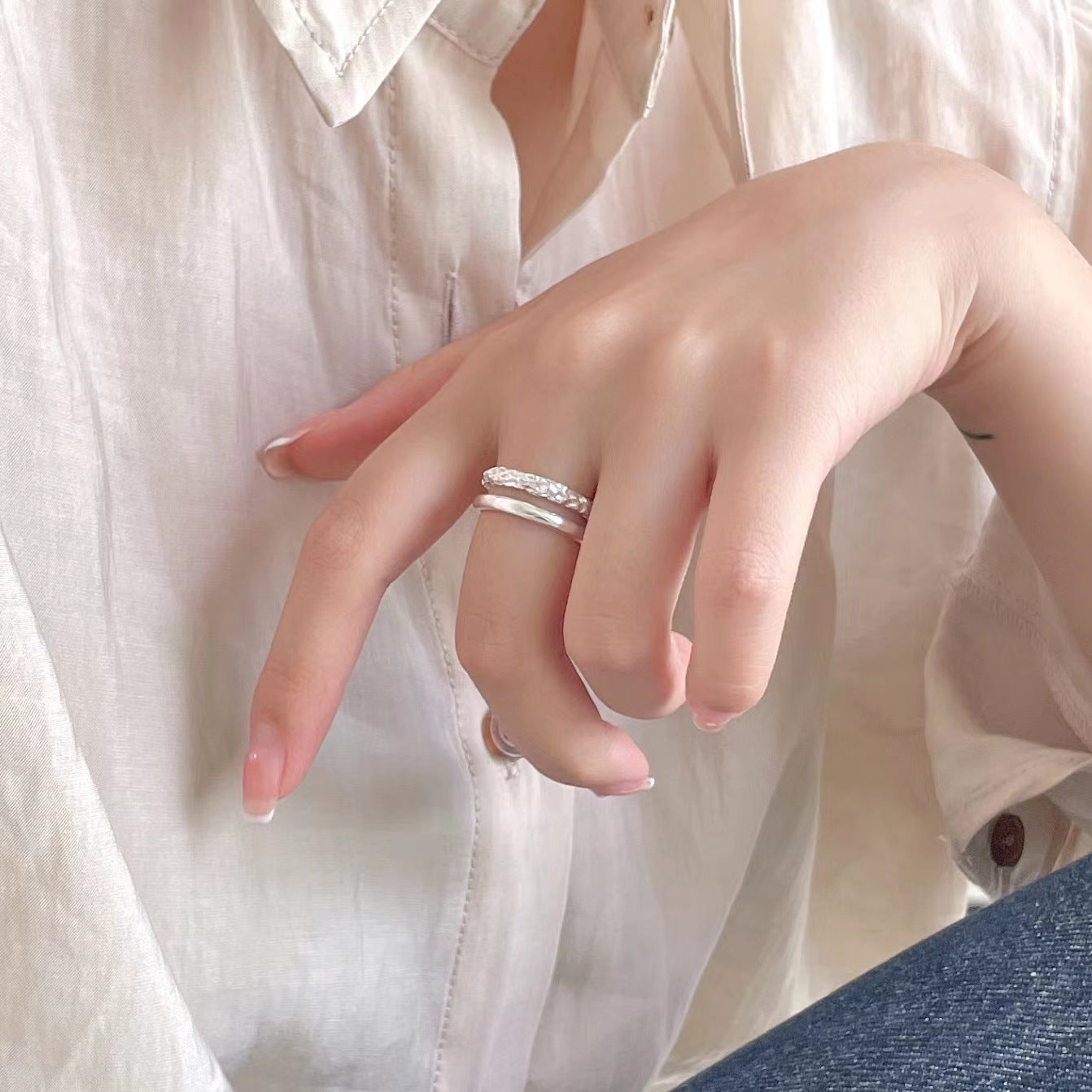 Anillo Minimalista de Plata de Ley 925 con Doble Capa Geométrica para Mujer
