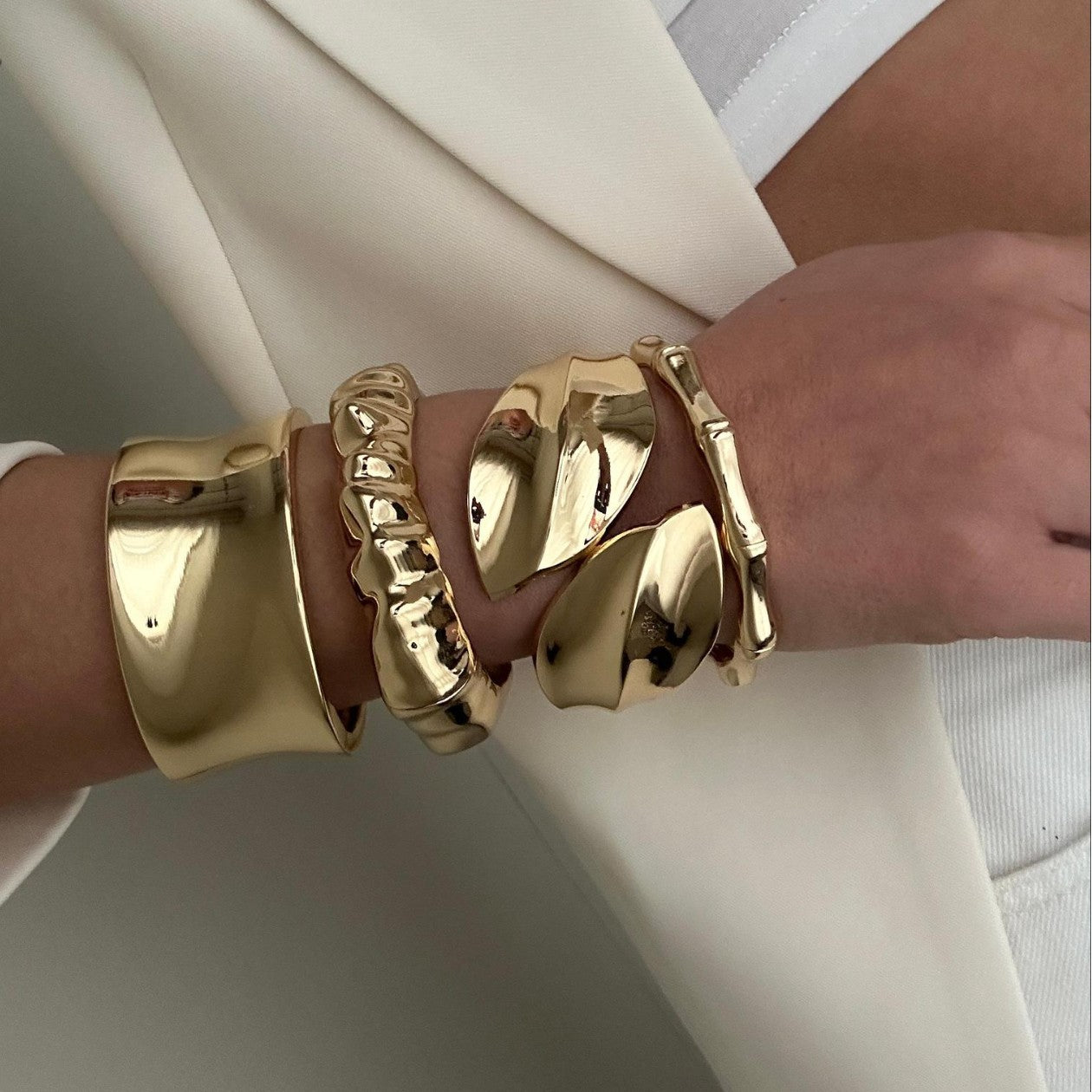 Fashion Minimalist Geometric Open Cuff Bracelet for Women Alloy Plated Smooth Wrap Design