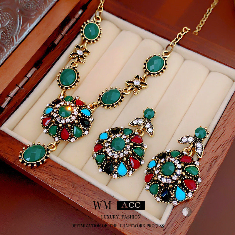 Vintage Geometric Floral Glass Pendant Necklace for Women with Rhinestone Inlay and Gold-Plated Alloy Chain