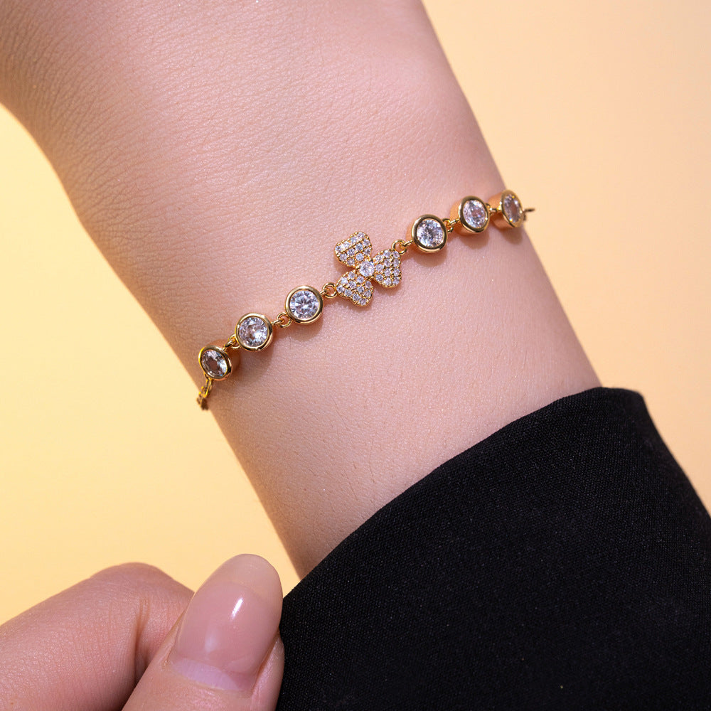 Elegante Bracciale da Donna a Cuore in Zirconia in Acciaio al Titanio con Finitura Placcata e Lavorazione Intarsiata
