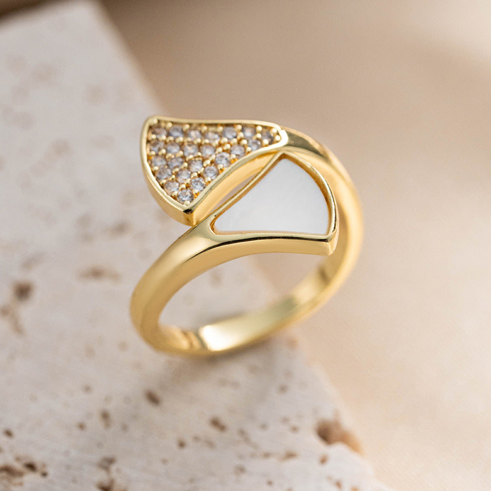 Luxury Style Fan-Shaped White Abalone Inlaid Copper Ring with 18K Gold Plating for Women