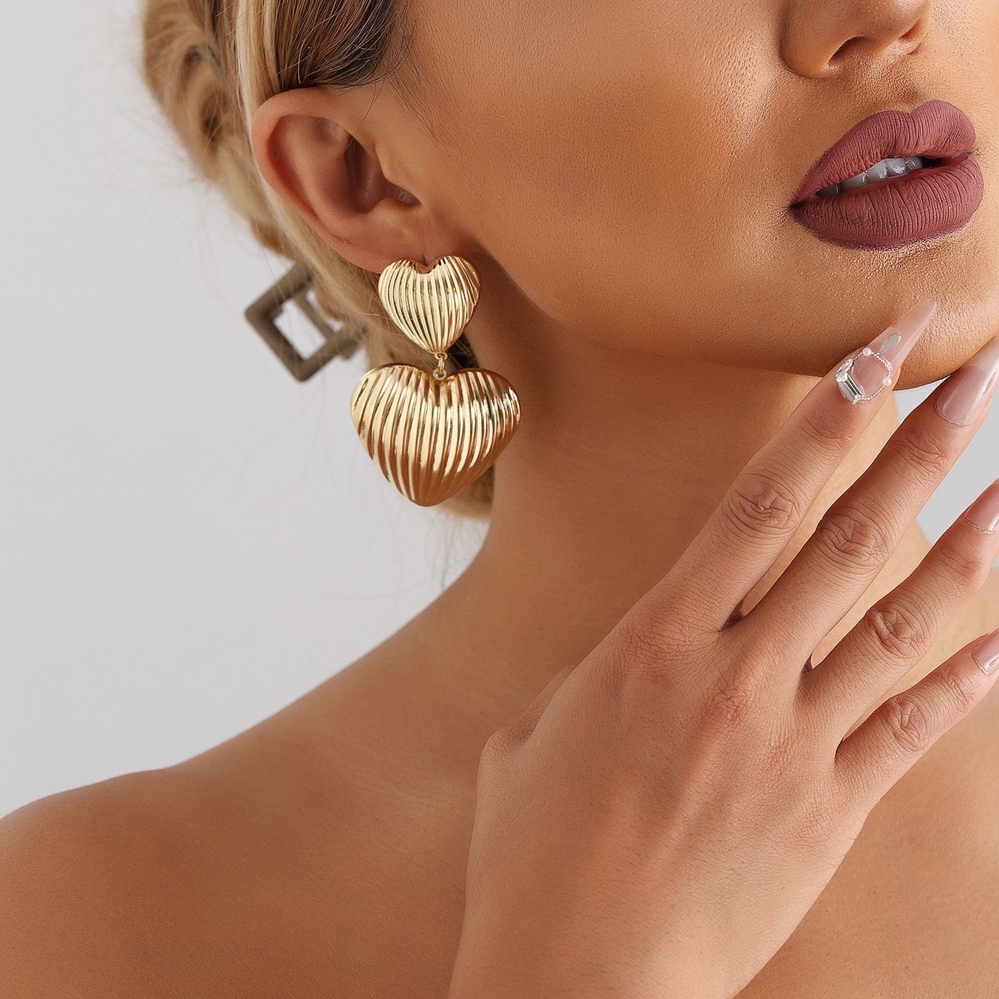 Pendientes de aleación con forma de corazón, minimalistas vintage y con baño para mujer