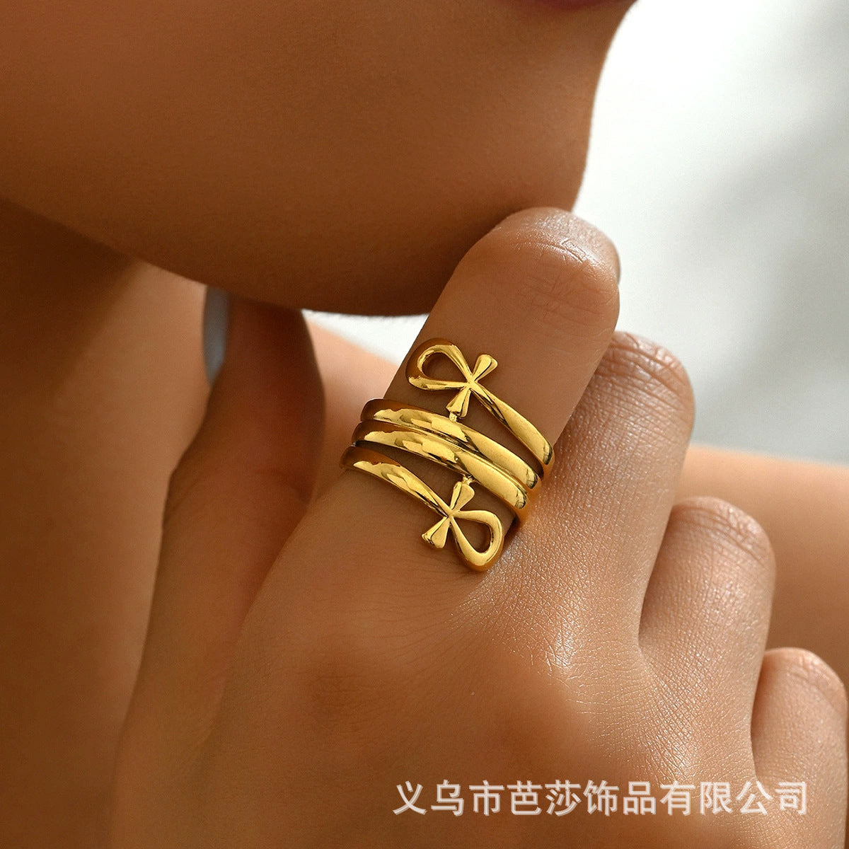Anillo de Cobre Minimalista con Forma de Lazo y Acabado Chapado para Parejas, Accesorio de Moda Unisex