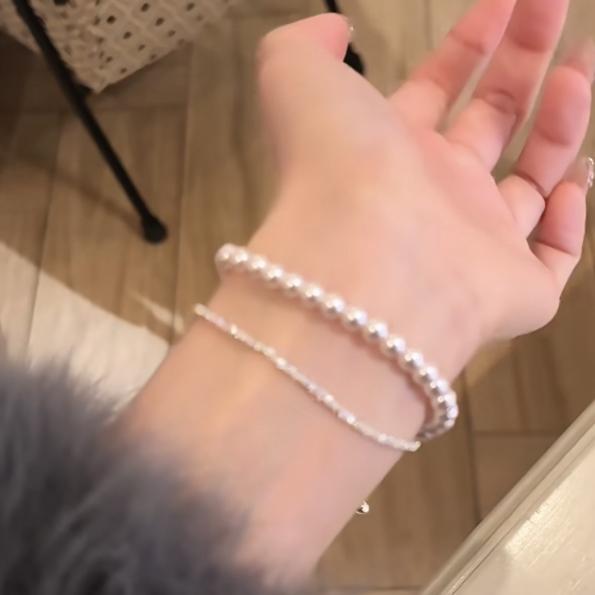Elegante Pulsera Geométrica de Perlas para Mujer con Detalles de Pedrería Bañada en Acabado Premium Accesorio de Moda para la Oficina