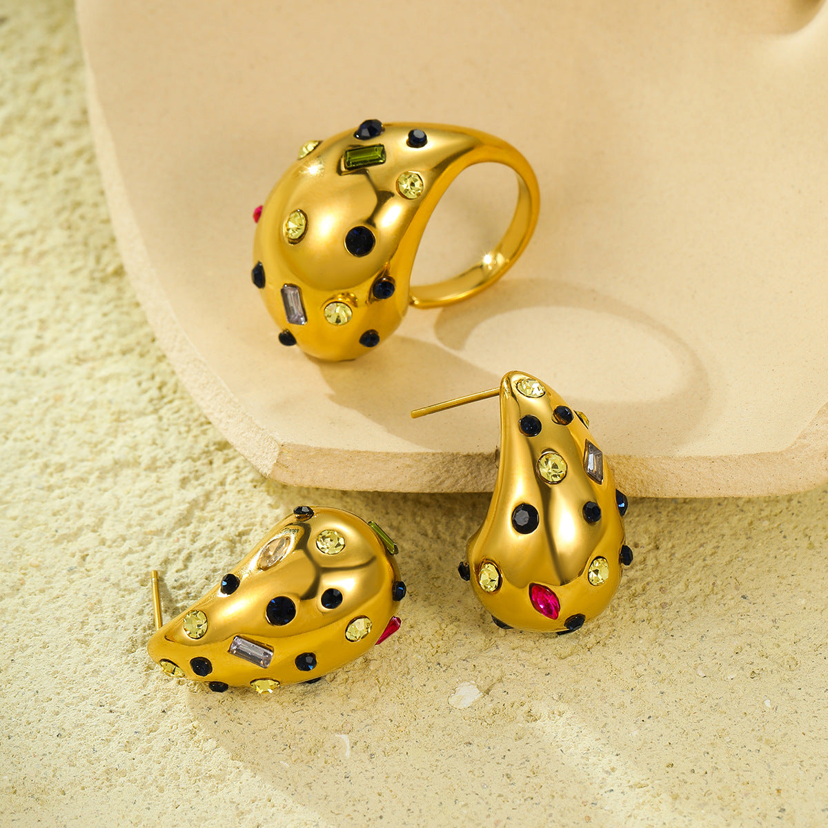 Pendientes de acero inoxidable a la moda con forma de gota de agua, chapado en oro de 18 quilates e incrustaciones de circonitas de colores irregulares