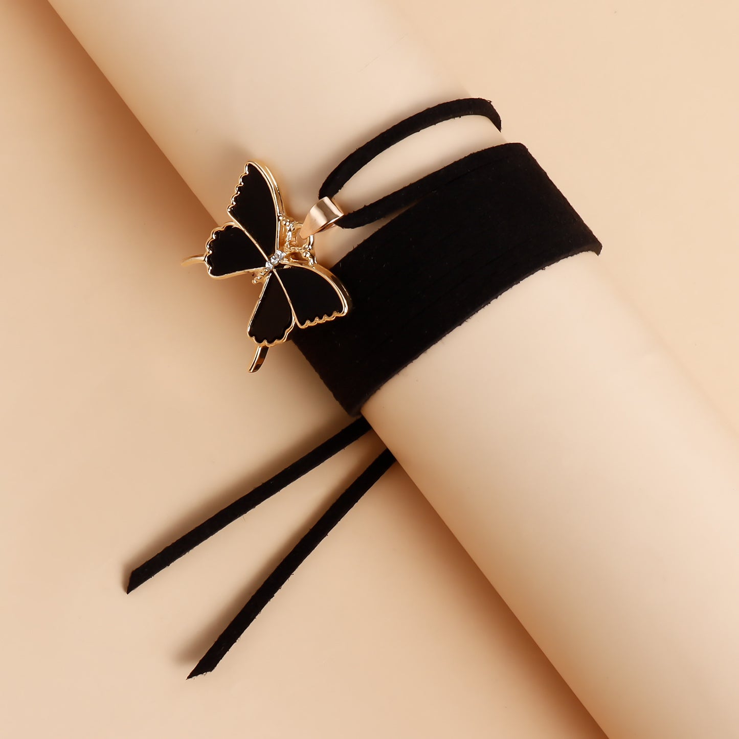 Fashionable Butterfly-Shaped Alloy Pendant Necklace with Rhodium Plating Adjustable Black Velvet Cord for Women