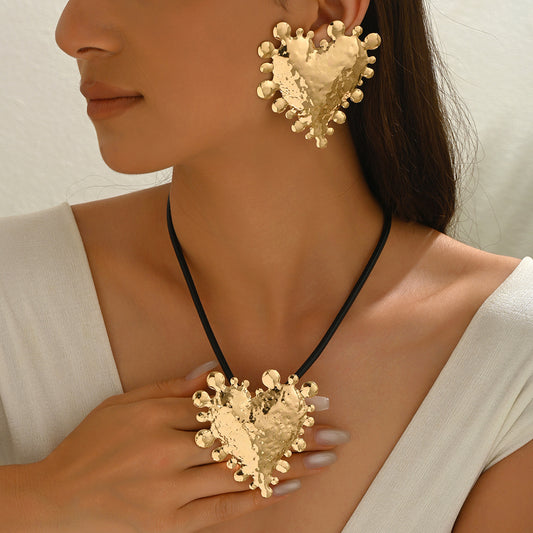 Collar con colgante de aleación con forma de corazón geométrico para mujer, incrustaciones de diamantes de imitación, acabado chapado, para uso diario a la moda