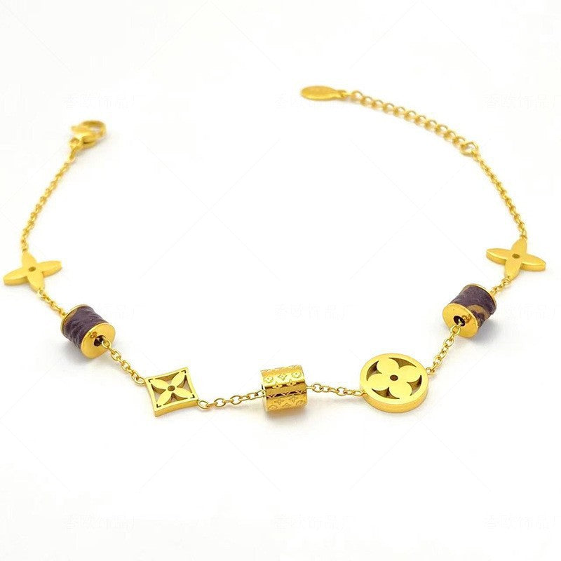 Bracciale Minimalista a Quadrifoglio in Acciaio al Titanio con Finitura Placcata, Design Floreale Botanico, Accessorio di Moda Unisex