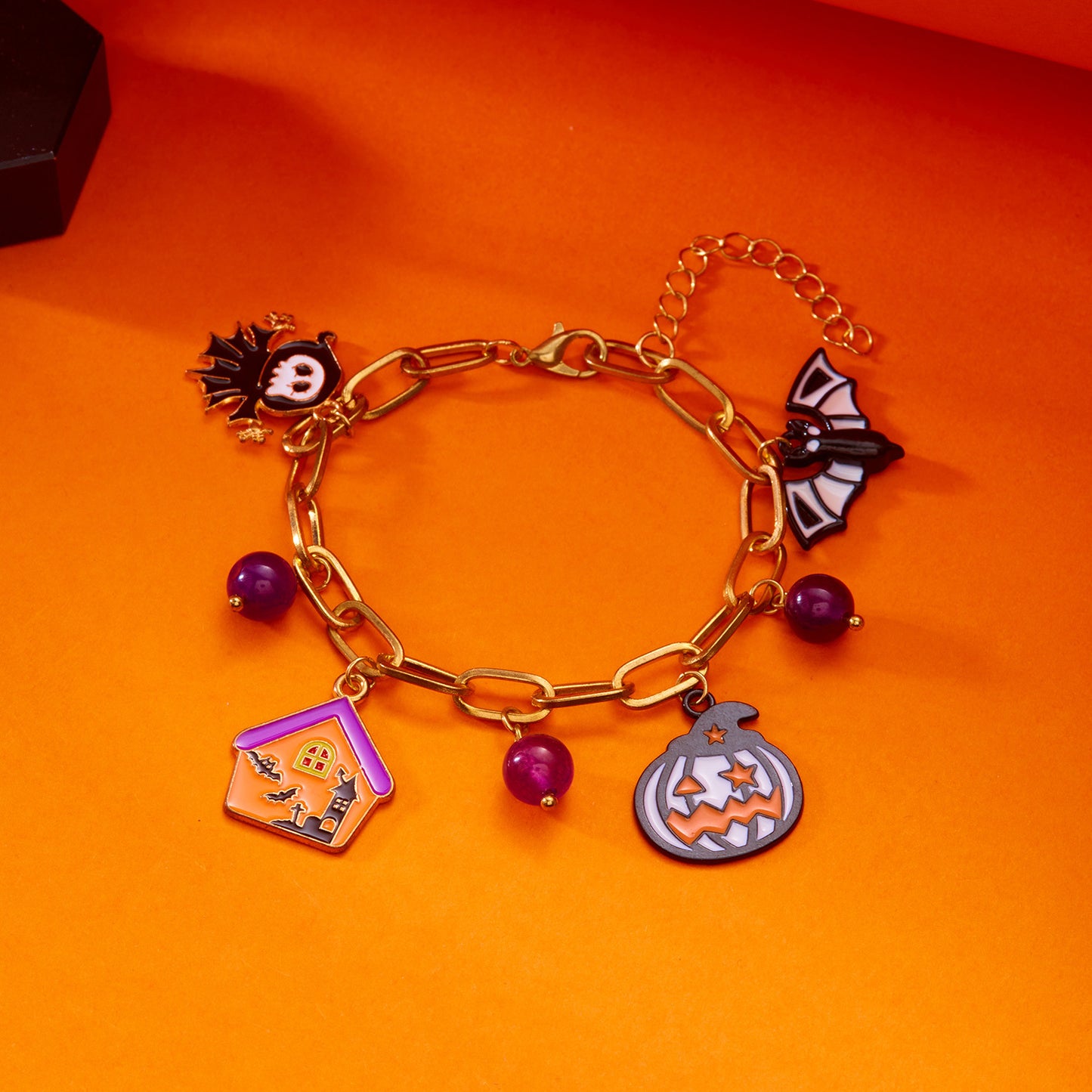 Set di braccialetti elastici in resina geometrici retrò da donna con ciondoli a teschio e design artistico vintage