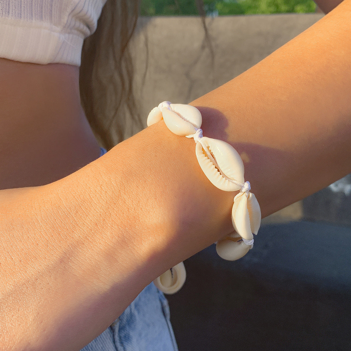 Braccialetto regolabile minimalista con ciondolo a conchiglia per donna, design geometrico e finitura artigianale