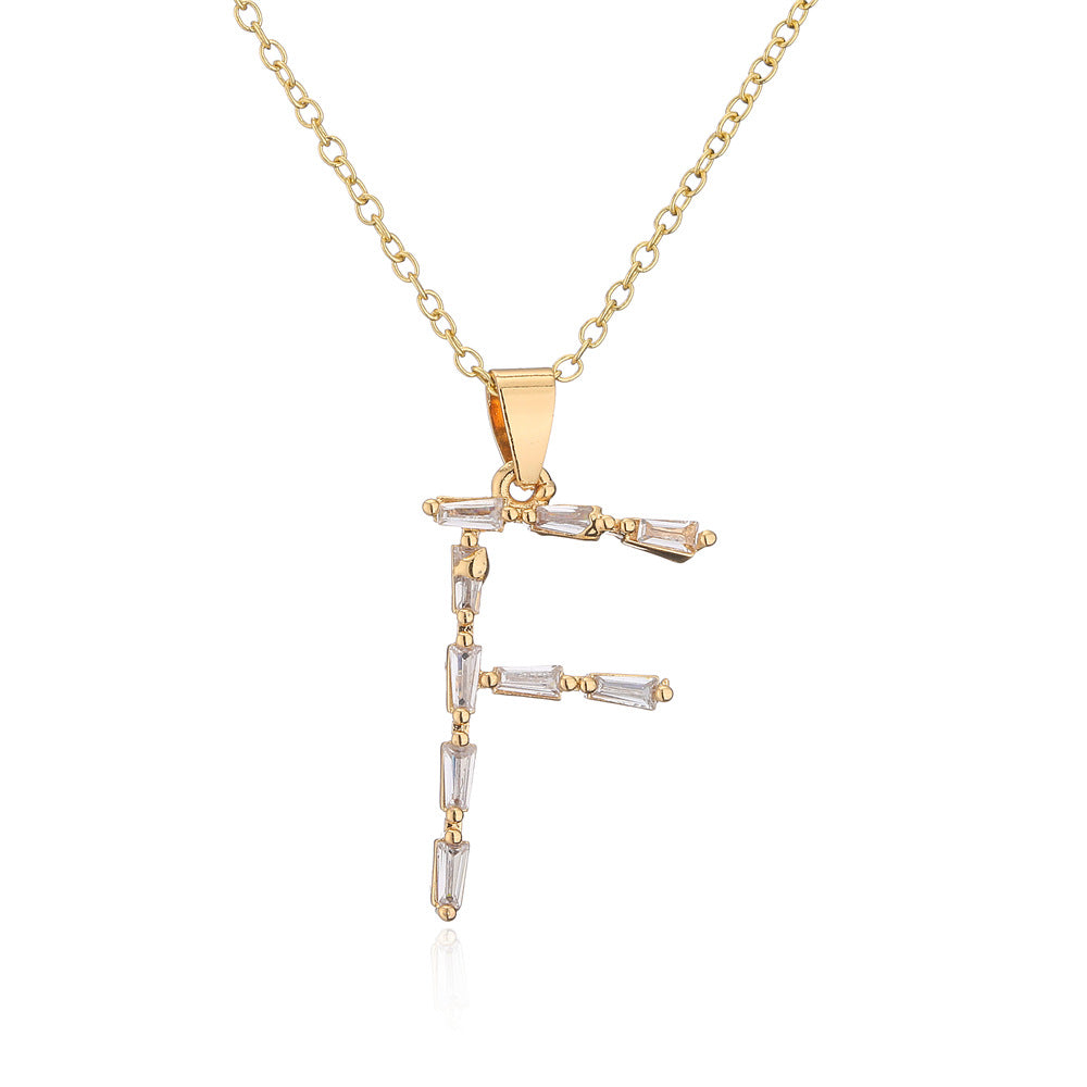 Collana da donna con ciondolo a lettera minimalista in ottone, placcata in oro 18K con intarsio di zirconi