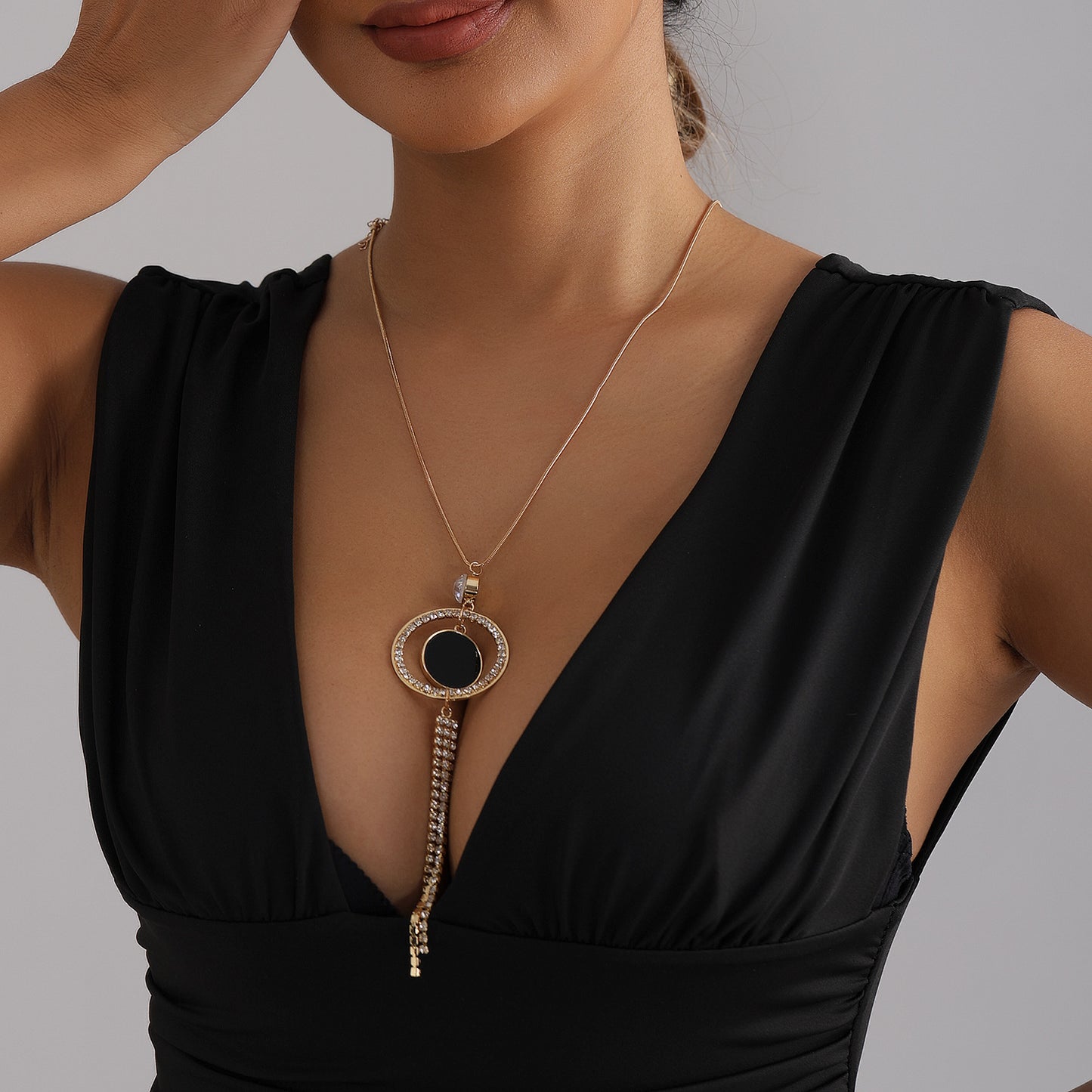 Casual Round Heart Rhinestone Plated Alloy Tassel Necklace
