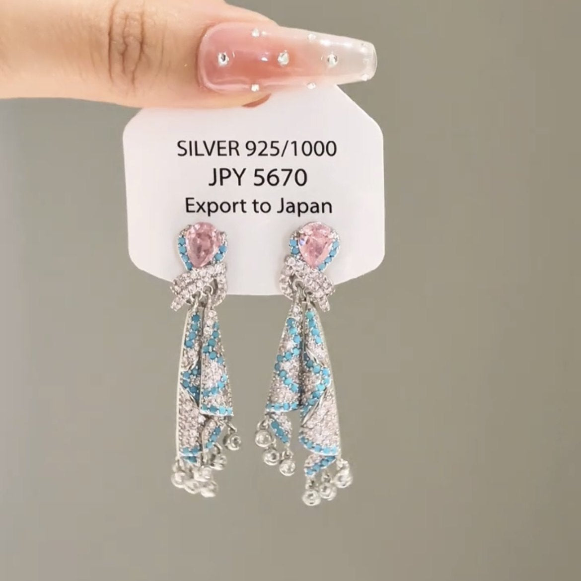 Orecchini Minimalisti ed Eleganti a Goccia con Intarsio di Strass in Rame Placcato e Perni in Acciaio Inossidabile da Donna