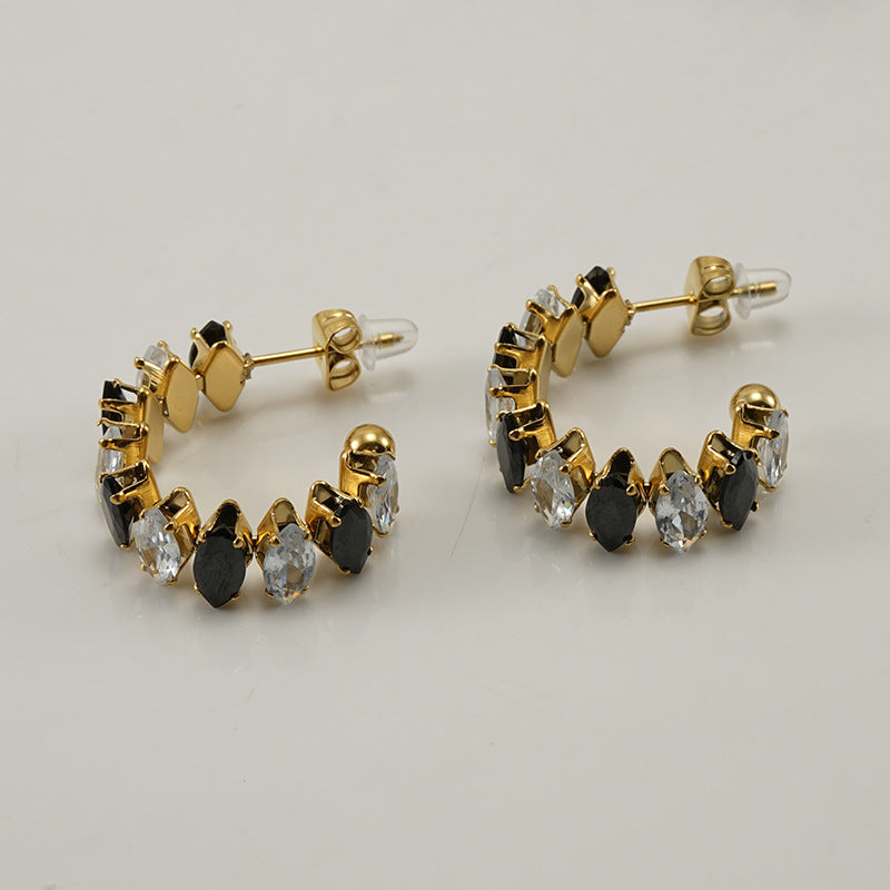 Orecchini a perno da donna alla moda geometrici in acciaio al titanio placcato oro 18K con zirconi