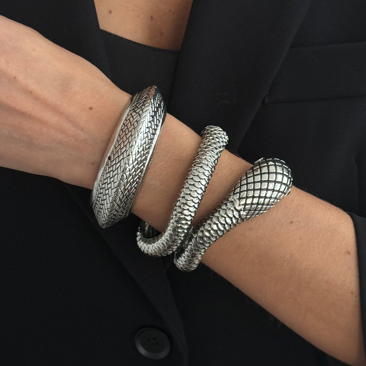 Vintage Geometric Round Zinc Alloy Plated Open Cuff Bracelet with Distressed Texture