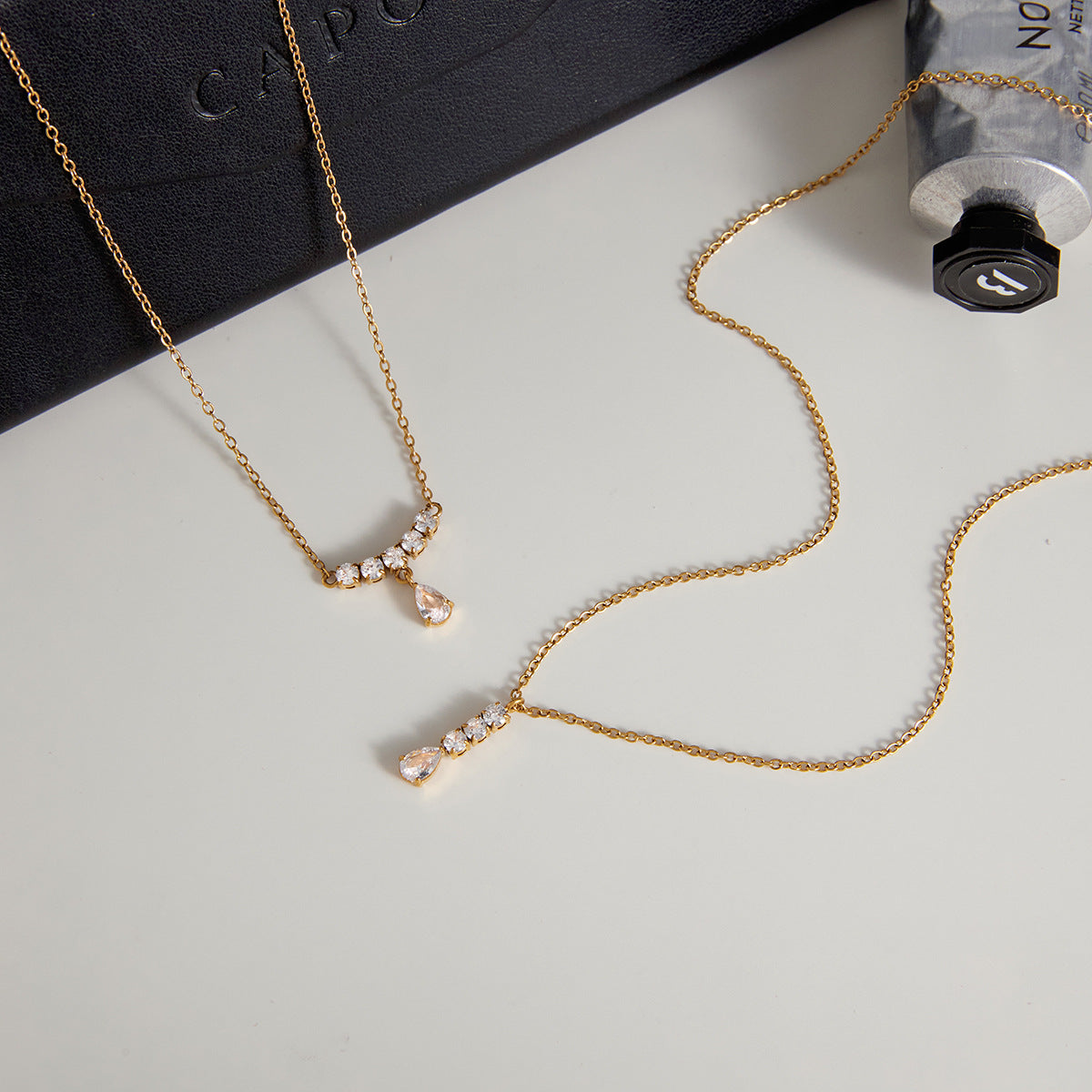 Collana in Acciaio Inox Dorato a Ventaglio Geometrico con Zirconi, Catena Pendente in Acciaio Inossidabile Placcato Oro Sottovuoto PVD da Donna