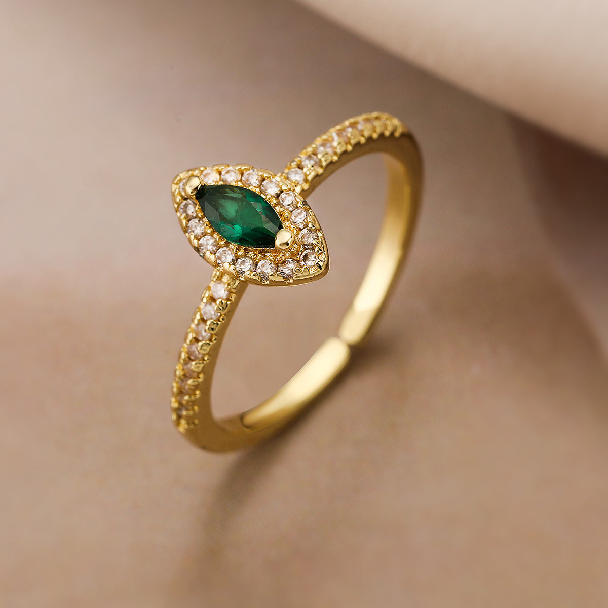 Anello Aperto Geometrico Minimalista da Donna in Ottone con Placcatura in Oro 18K e Intarsi in Zircone