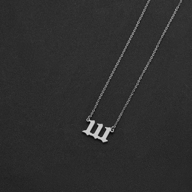 Collana con Ciondolo Numero Fortunato alla Moda per Donna in Acciaio Inossidabile e Acciaio al Titanio con Finitura Placcata Stile Catena Snake Design Numerico Minimalista