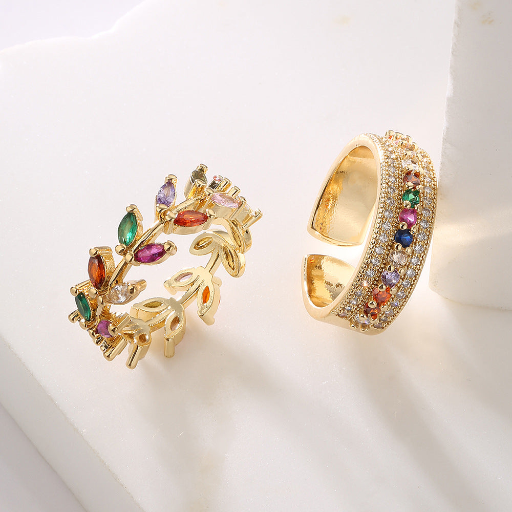 Anello geometrico da donna in rame placcato oro 18 carati e zirconi rainbow micro-incastonati per un look alla moda da indossare ogni giorno