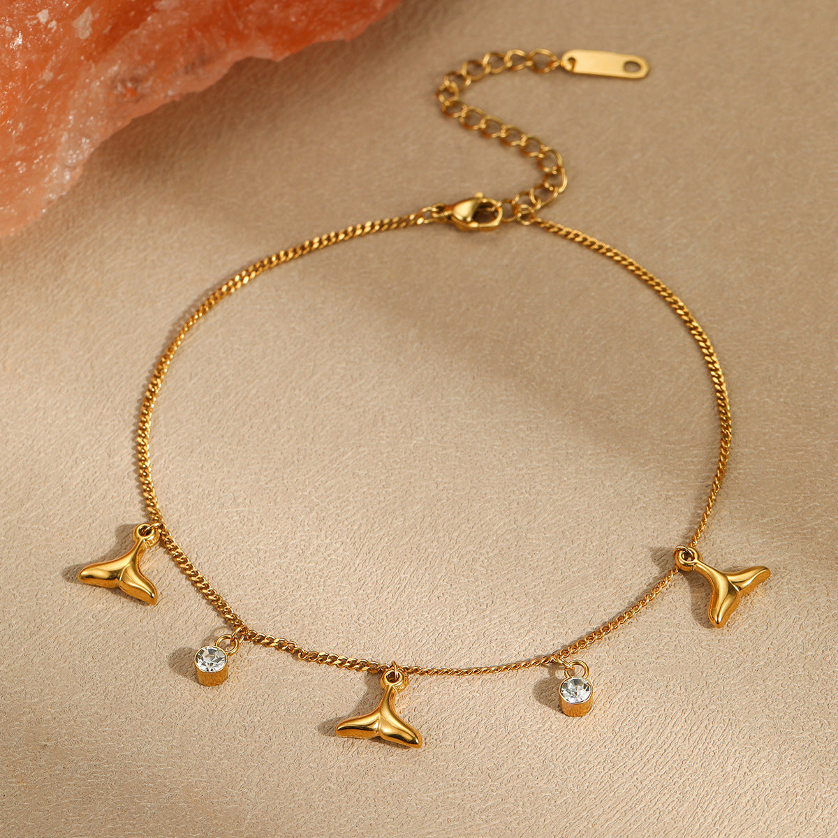 Elegante pulsera de acero de titanio geométrica con incrustaciones de diamantes de imitación, diseño inspirado en el océano para mujer