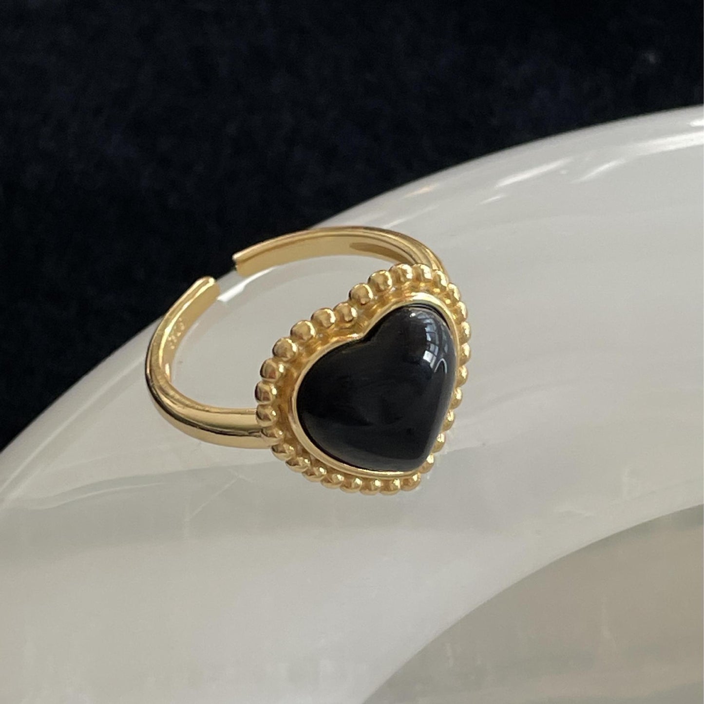 Anello a Cuore Minimalista in Argento Sterling S925 con Intarsio in Agata Nera e Rivestimento in Resina da Donna
